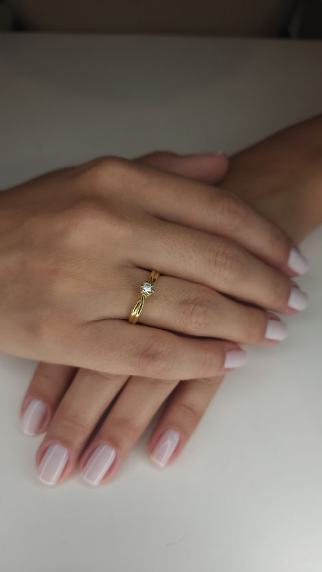 Anel solit�rio com diamante seis garras 