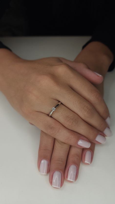 Anel solit�rio com diamante 