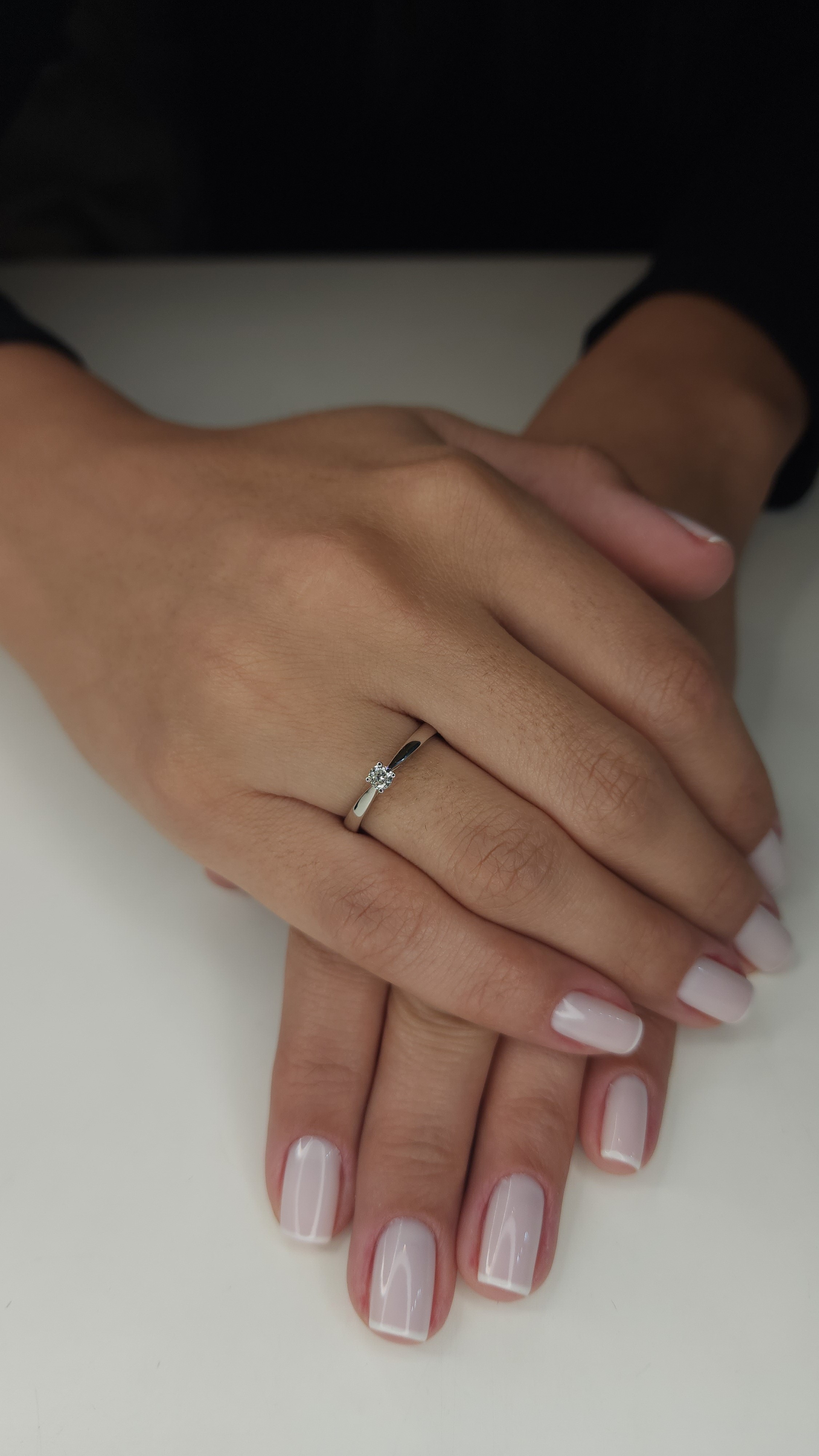 Anel solit�rio com diamante 